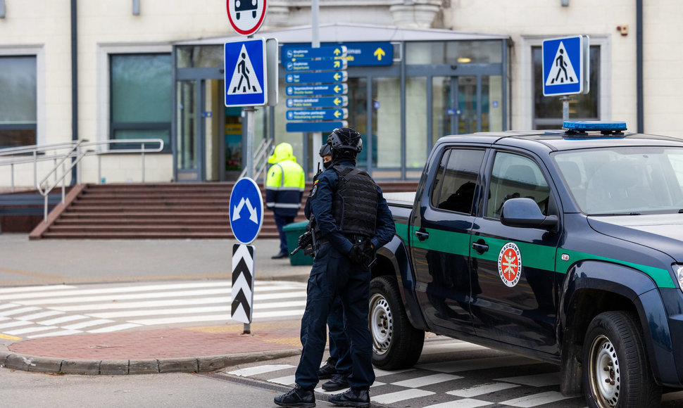 Sujudimas Vilniaus Ir Kauno Oro Uostuose: Darbą Sutrikdė Melagingas ...