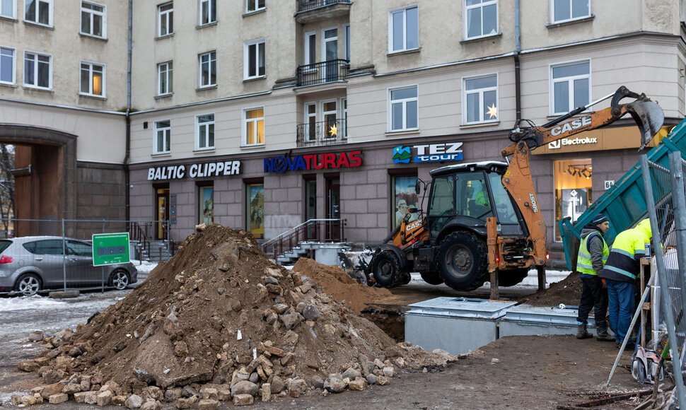 Įrenginėjami požeminiai konteineriai Gedimino pr. 64