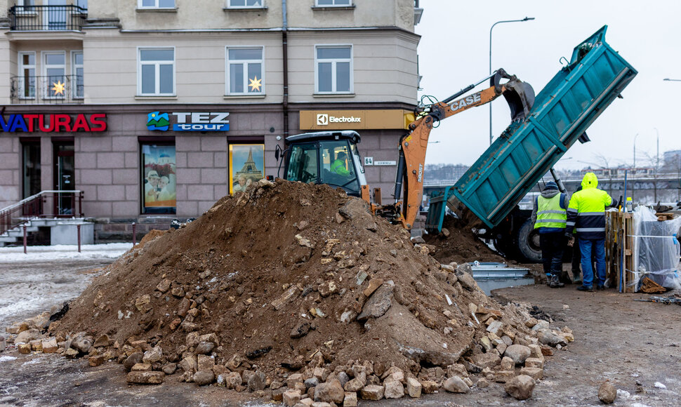 Įrenginėjami požeminiai konteineriai Gedimino pr. 64