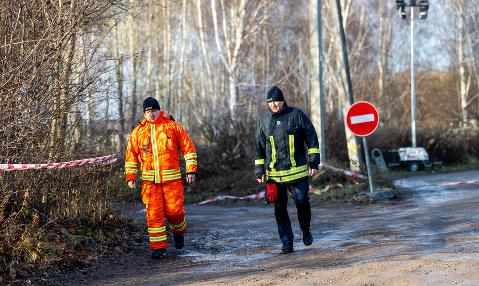 Policija dronu filmavo vietą, kurioje nukrito lėktuvas