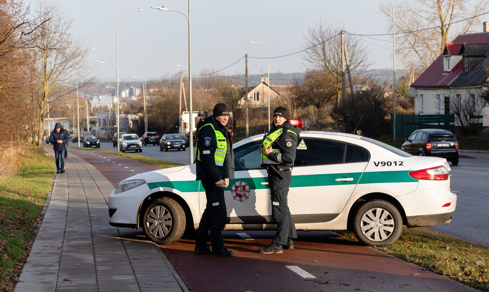 Policija dronu filmavo vietą, kurioje nukrito lėktuvas