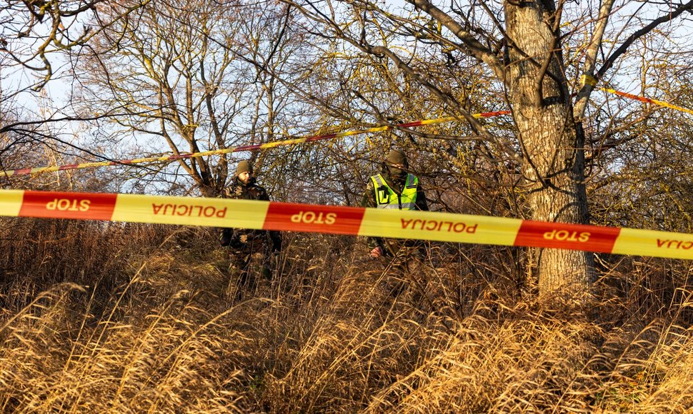 Policija dronu filmavo vietą, kurioje nukrito lėktuvas