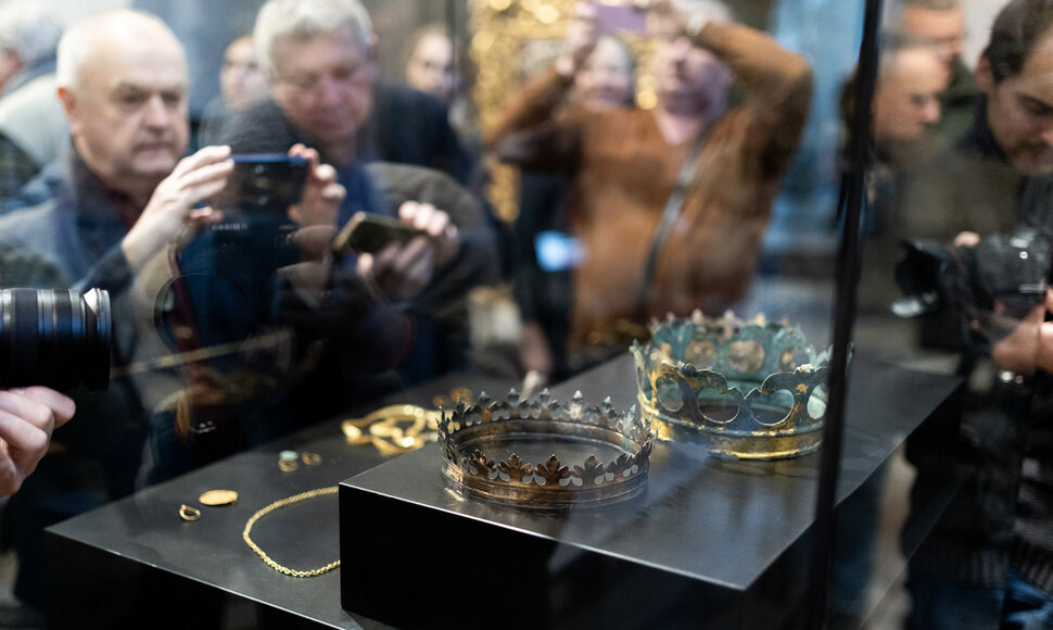 Spaudos konferencija apie Vilniaus arkikatedros požemiuose atrastą slaptavietę su Lietuvos ir Lenkijos valdovų laidojimo insignijomis