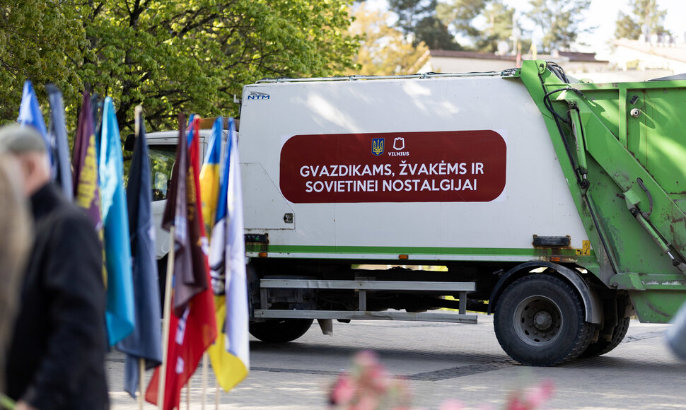 Antakalnio kapinėse renkasi &scaron;venčiantieji Pergalės dieną