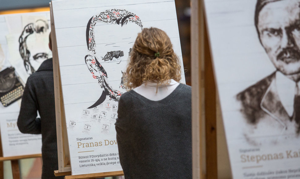 Šventinėje parodoje – menininkės Jolitos Vaitkutės kurti „Signatarų“ portretai
