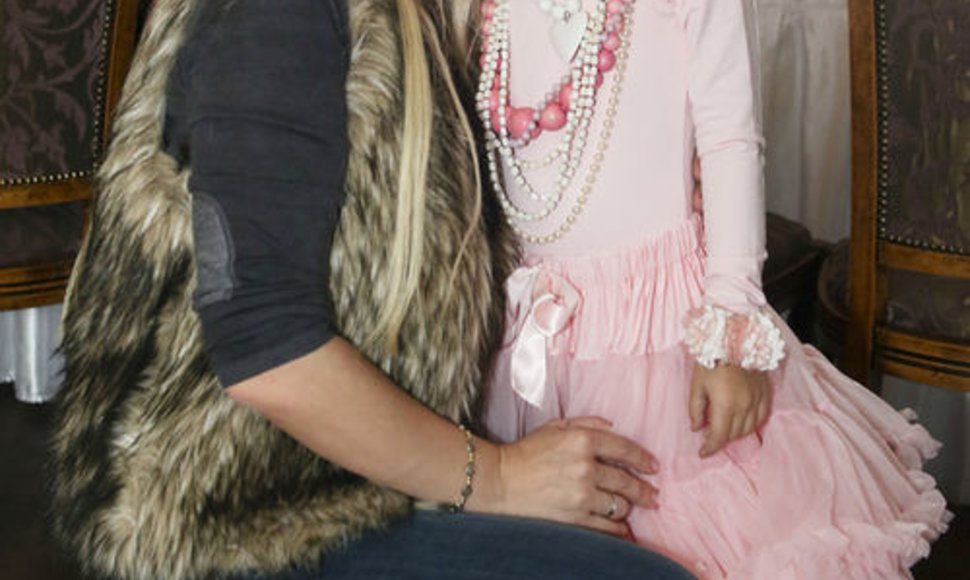 Dainininkė Diana Dargienė su dukra Une