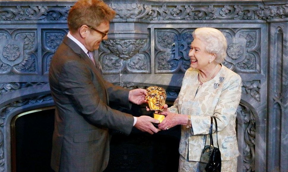 Karalienė Elizabeth II ir Kennethas Branaghas