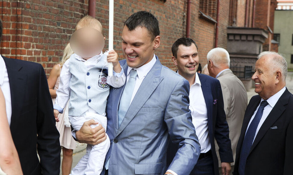 &Scaron;arūnas Jasikevičius su krik&scaron;tasūniu Danieliumi