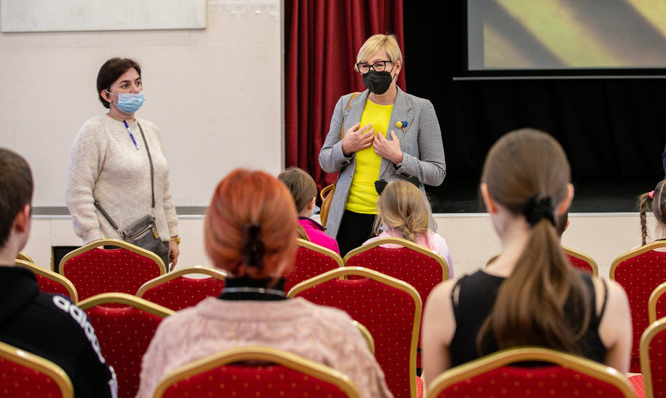 Jurgitos Šiugždinienės susitikimas su mokytojais ir karo pabėgėlių vaikais iš Ukrainos