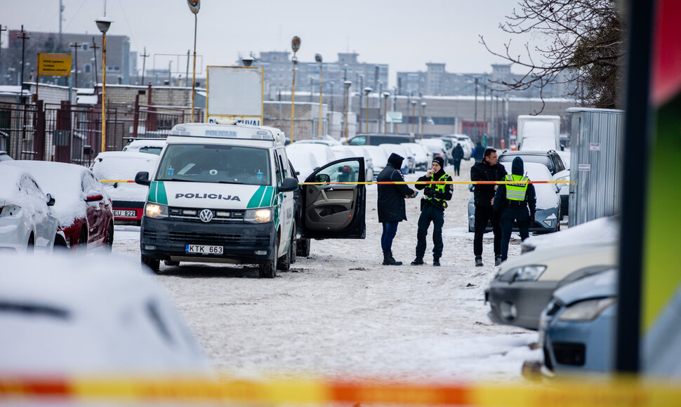 &Scaron;iaurės garažuose policija laužiasi ne tik į juos, bet ir į ten esančius seifus
