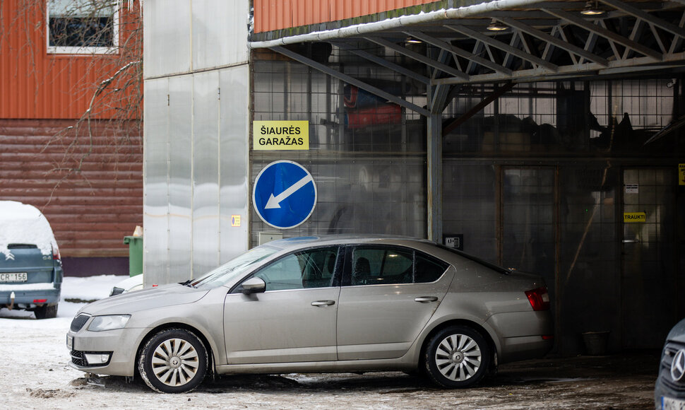 &Scaron;iaurės garažuose policija laužiasi ne tik į juos, bet ir į ten esančius seifus