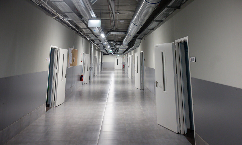Atidarytas naujai pastatytas brg. gen. M. Pečiulionio artilerijos bataliono karinis miestelis