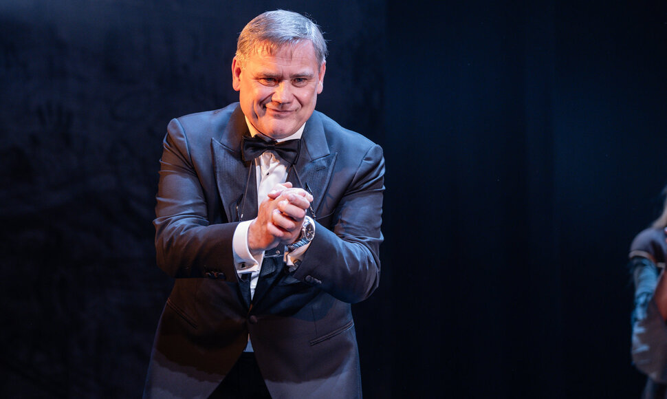 Kęstučiui Jak&scaron;tui jubiliejaus proga Kauno muzikinio teatro artistai surengė specialų pasirodymą