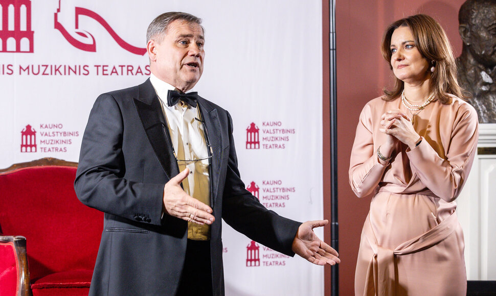 Kęstučiui Jak&scaron;tui jubiliejaus proga Kauno muzikinio teatro artistai surengė specialų pasirodymą