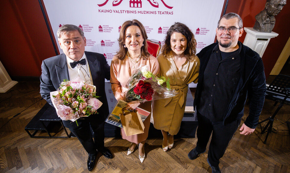 Kęstučiui Jak&scaron;tui jubiliejaus proga Kauno muzikinio teatro artistai surengė specialų pasirodymą