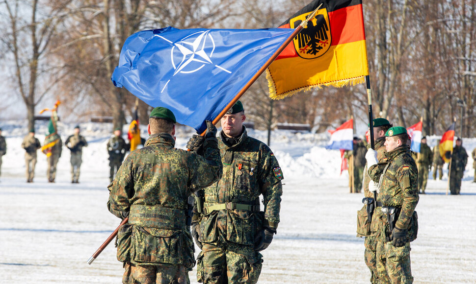 NATO daugianacionalinės kovinės grupės vadovavimo perdavimo ceremonija