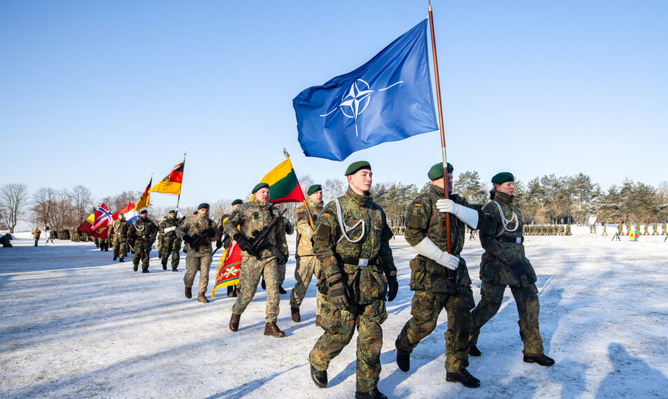 NATO daugianacionalinės kovinės grupės vadovavimo perdavimo ceremonija