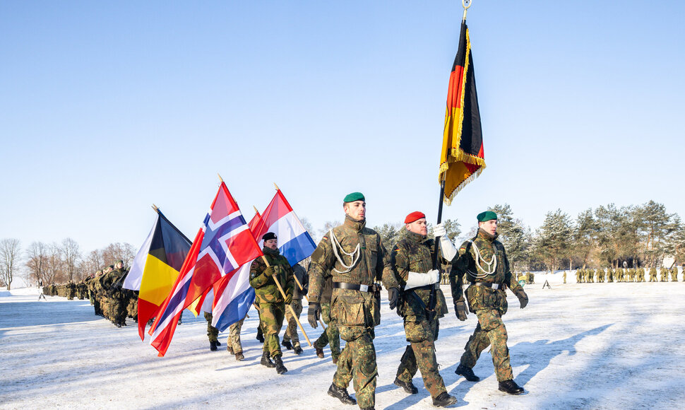 NATO daugianacionalinės kovinės grupės vadovavimo perdavimo ceremonija