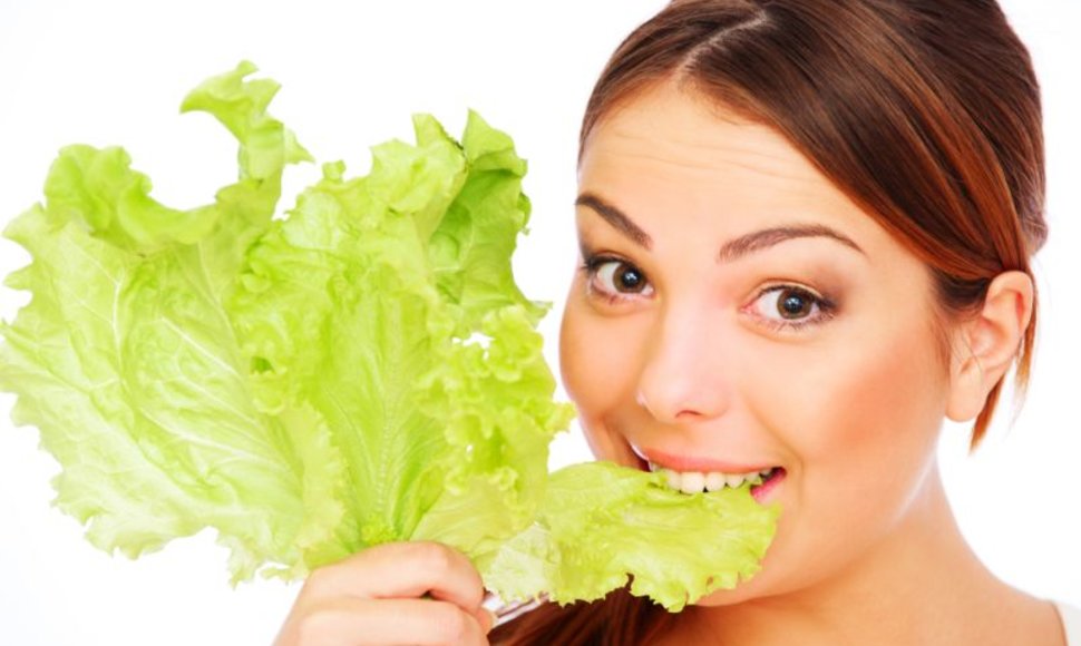 Mergina valgo salotos lapą