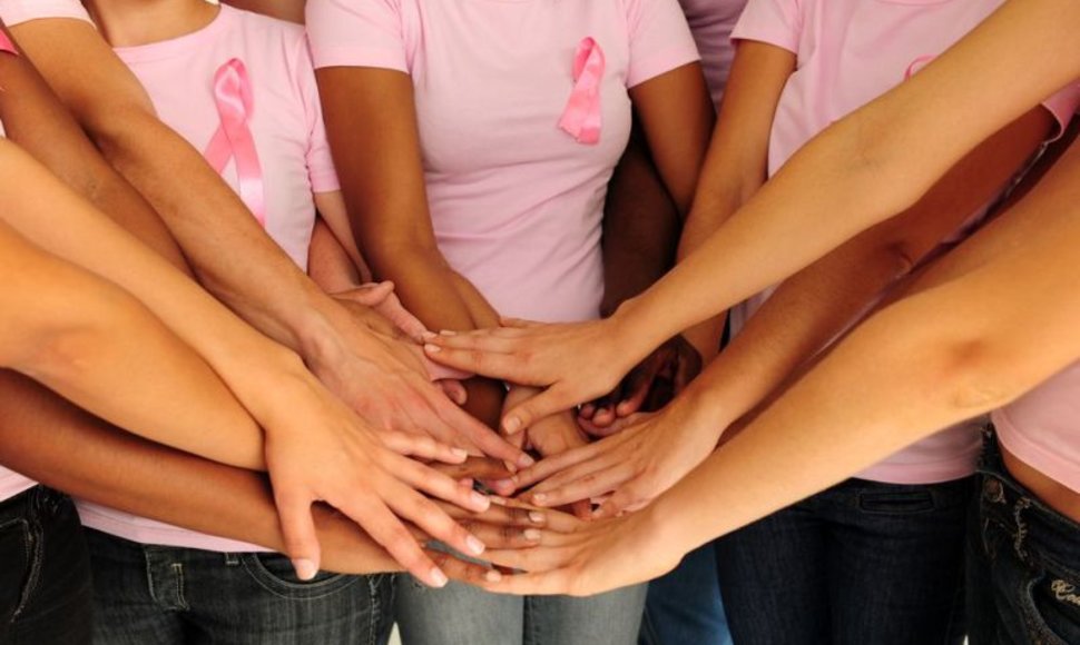 Prieš krūties vėžį kovojančios moterys