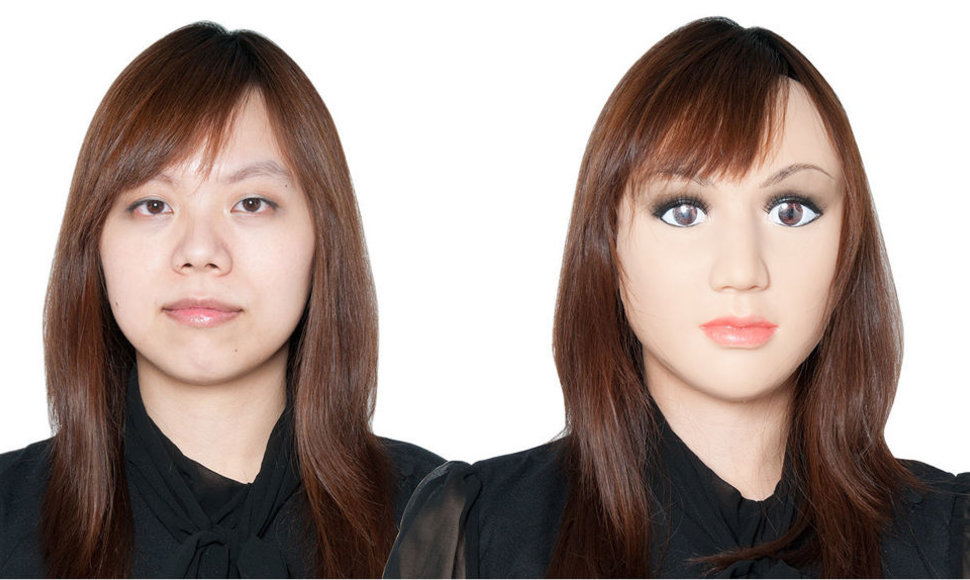 Kairėje: mergina be „Uniface Mask“ kaukės, dešinėje: su kauke.