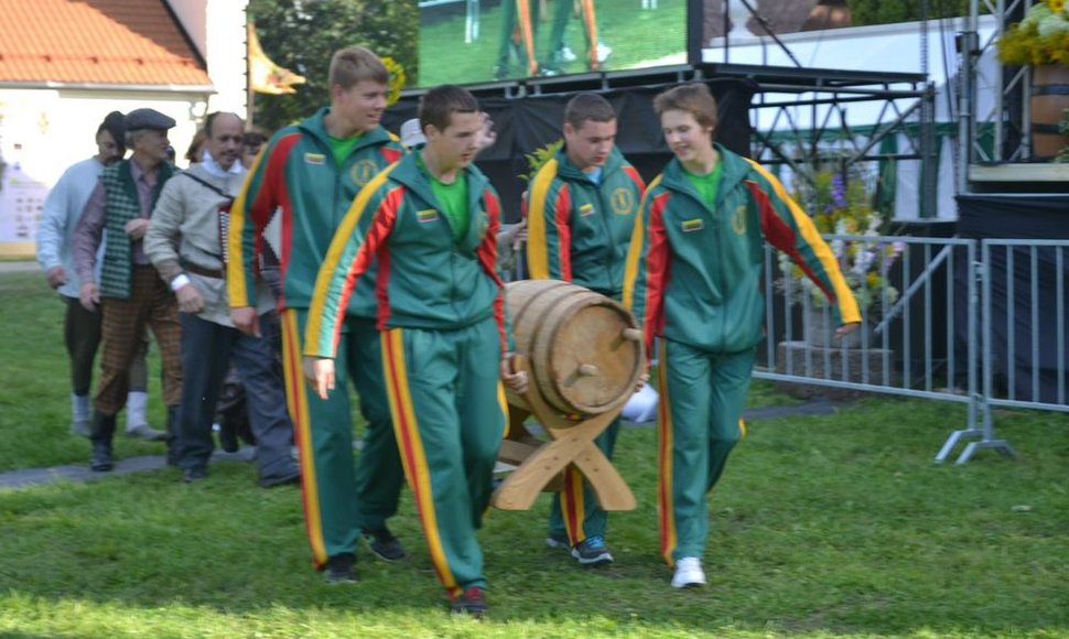 Amatų, muzikos ir alaus festivalio dalyviai