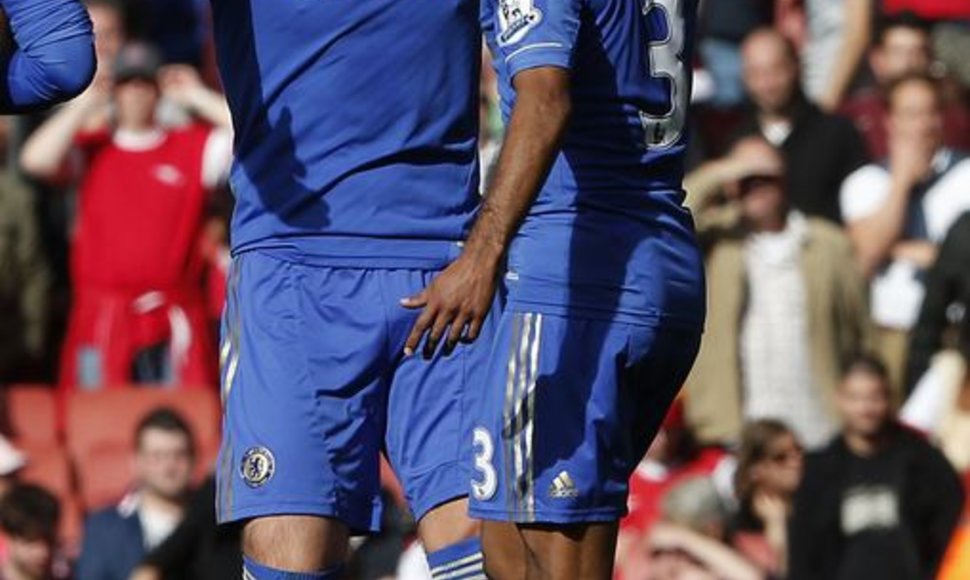 Johnas Terry ir Ashley Cole'as