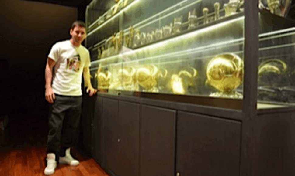 Lionelis Messi su trofėjais