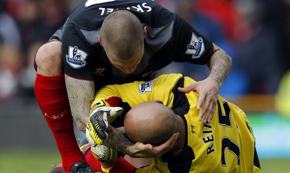 Martinas Skrtelis ir Pepe Reina