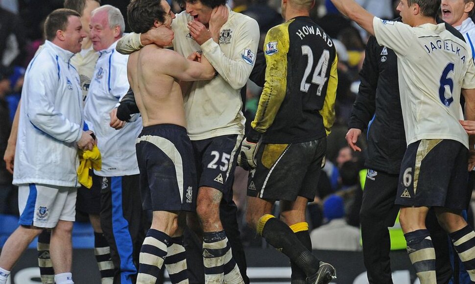 Marouane Fellaini ir Leightonas Bainesas
