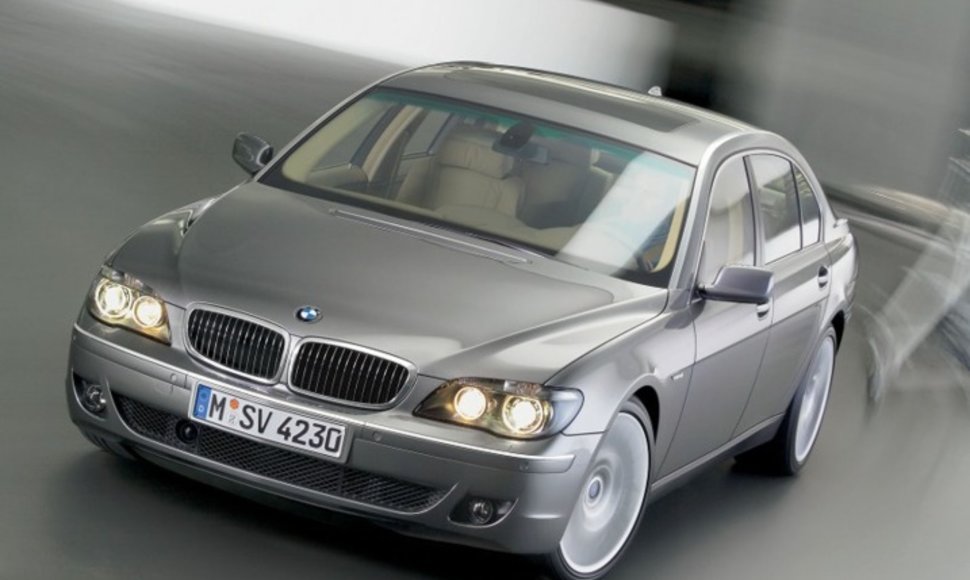 7 serijos BMW sedanas