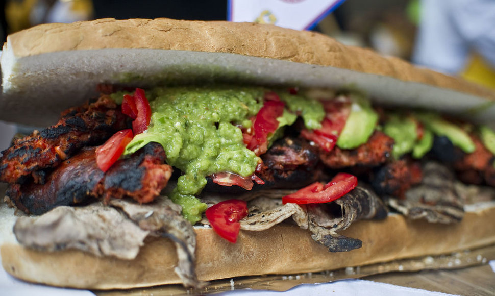 Meksikos virėjai pagamino įspūdingo dydžio sumuštinį