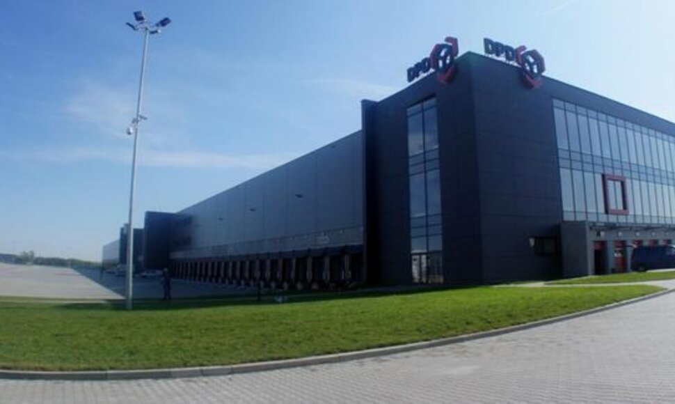 300 m ilgio DPD terminale per naktį gali būti išrūšiuota 4000 tonų siuntų