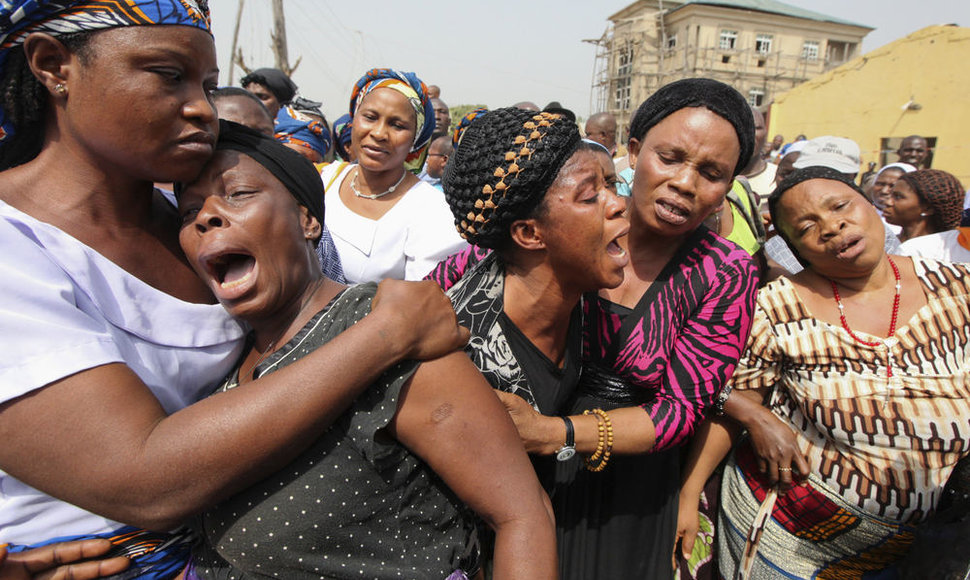 Nigerijos moterys rauda dėl aukų
