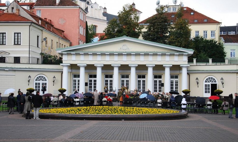 Prezidentūros kieme grojo kariuomenės orkestras