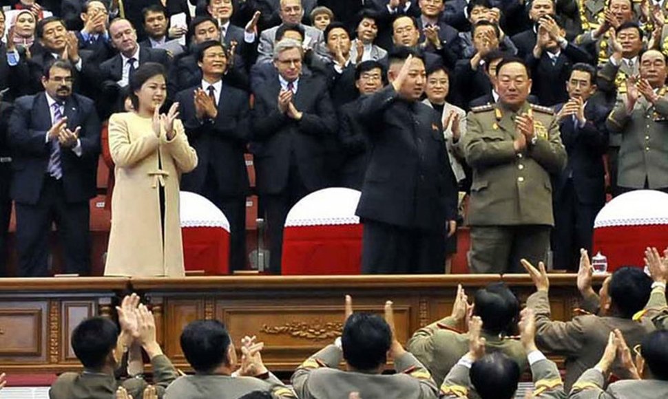 Šiaurės Korėjos lyderis su žmona