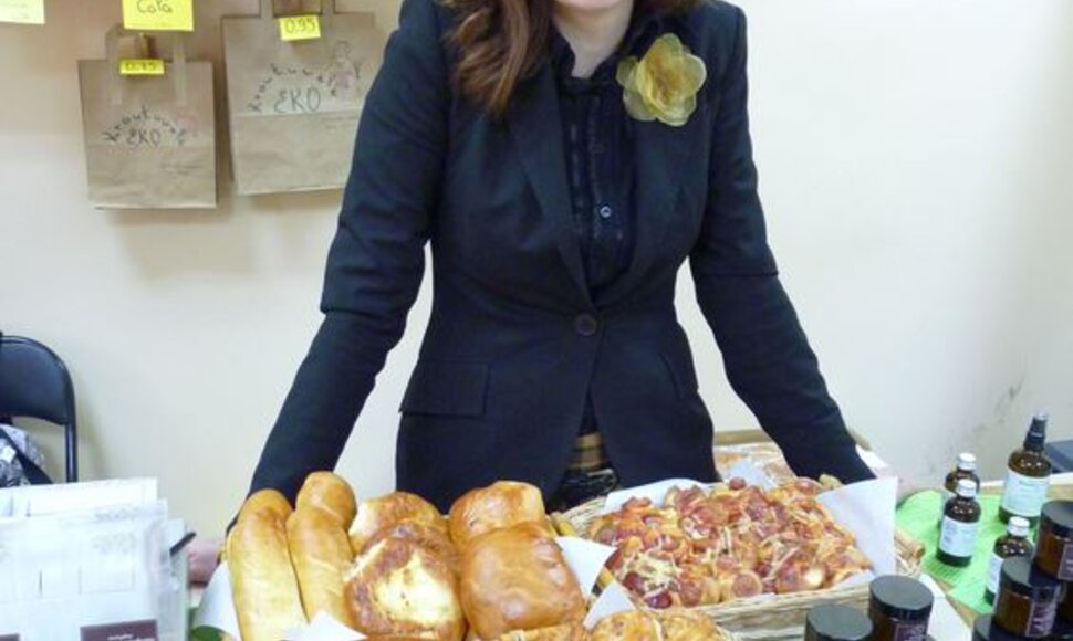 Neringa Milašiūtė ekologiškų produktų krautuvėlėje prekiauja ir šviežiomis bandelėmis