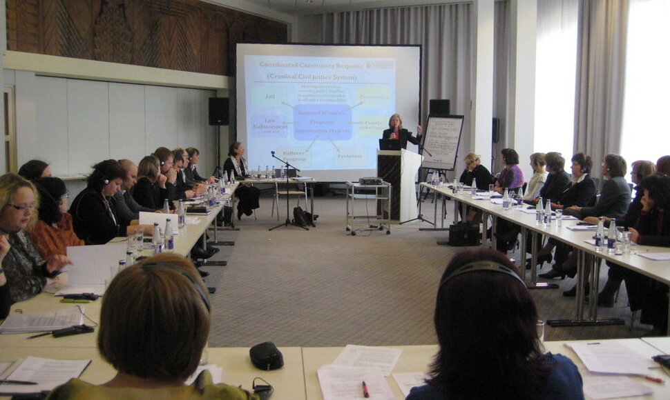 Cheryl Thomas 2011-ais metais seminare Lietuvos prokurorams bei teisėjams