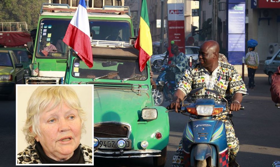 Ant automobilio - Malio ir Prancūzijos vėliavos