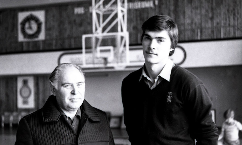 Arvydas Sabonis su tėvu Andriumi (1982 m.)