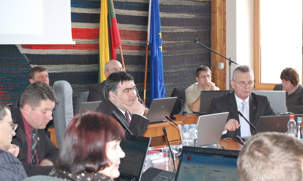 Centre – meras A.Margelis, jam iš kairės – vicemeras V.P.Mikelionis 