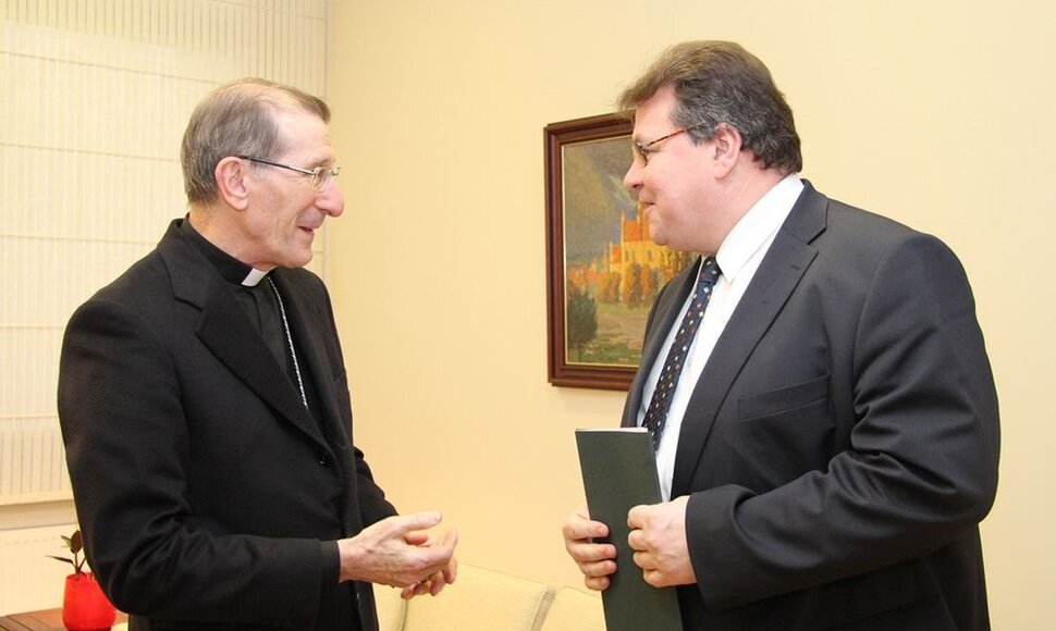 Linas Linkevičius su apaštaliniu nuncijumi Luigi Bonazzi