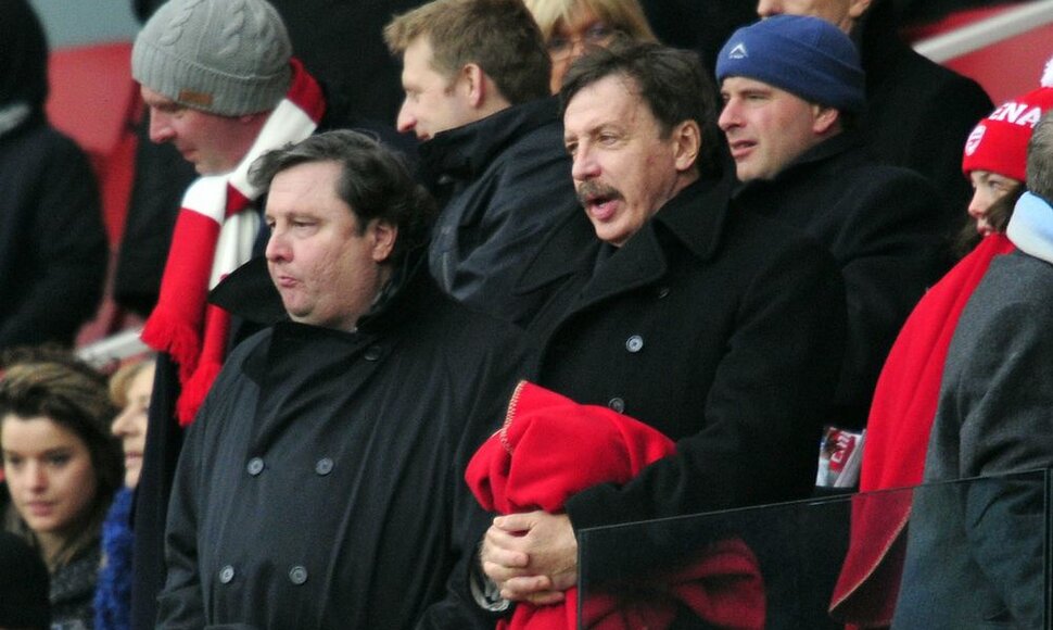 Stanas Kroenke (dešinėje)