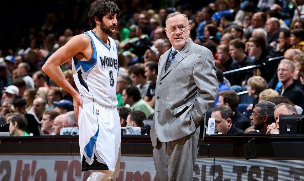 Ricky Rubio ir „Timberwolves“ treneris Rickas Adelmanas.