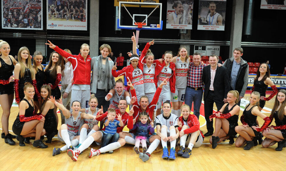 „Kibirkšties“ krepšininkės – LMKL čempionės.