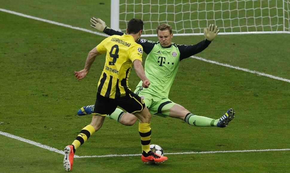 Roberto Lewandowskio smūgis.