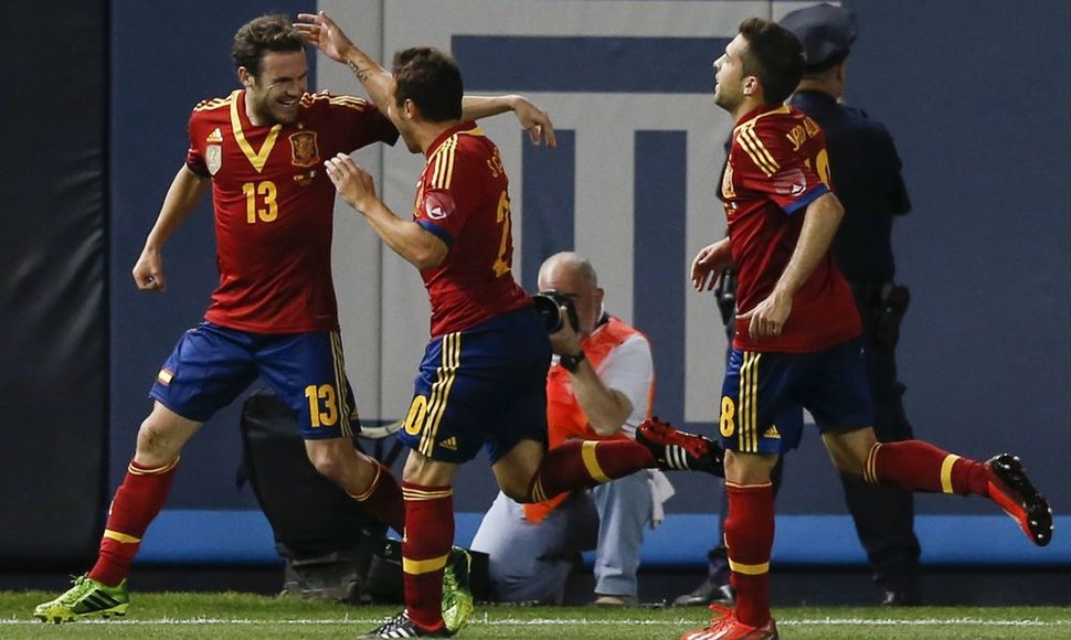 Ispanai džiaugiasi Juano Matos įvarčiu.