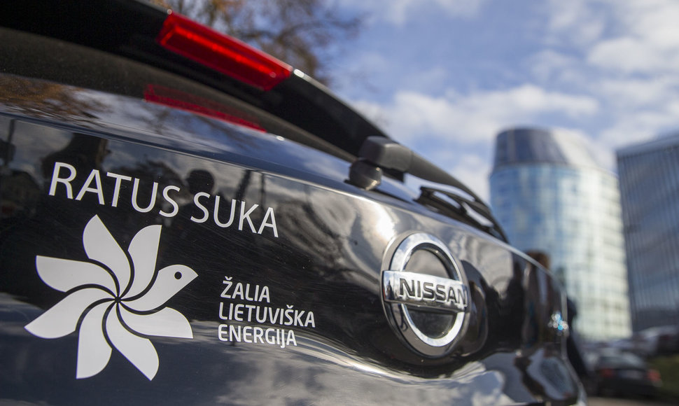 Didžiausio greito įkrovimo elektromobilių tinklo Lietuvoje atidarymas