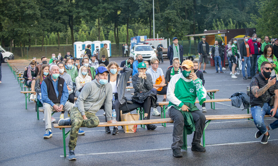 Pietų IV rungtynes stebės prie stadiono