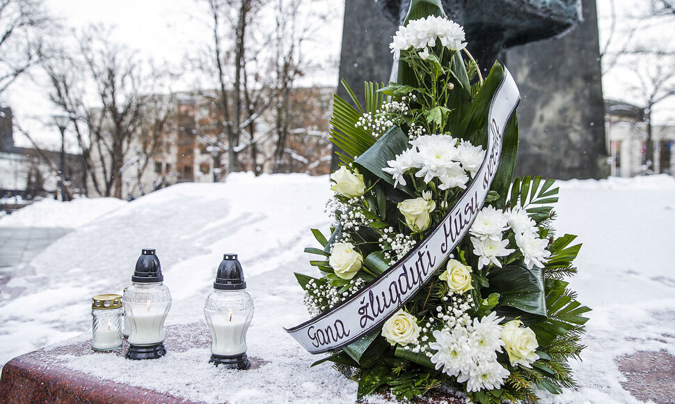 Smulkaus verslo atstovai uždegė žvakutes prie Vyriausybės